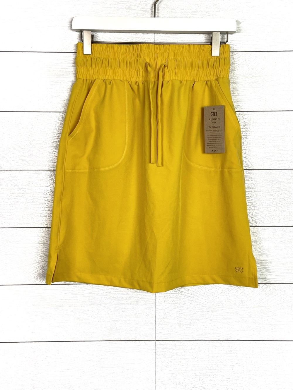 ALBION Mustard Jetsetter Skirt Yellow Solid Stretch Active Sporty Casual XS New